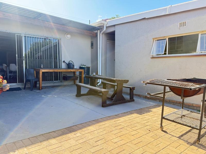 4 Bedroom Property for Sale in Bergzicht Western Cape